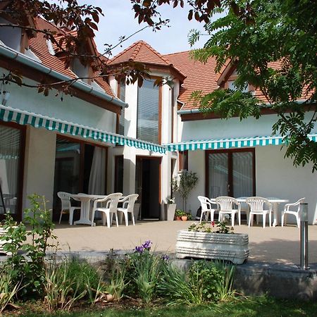 Hotel Emil Panzió Balatongyörök Exterior foto