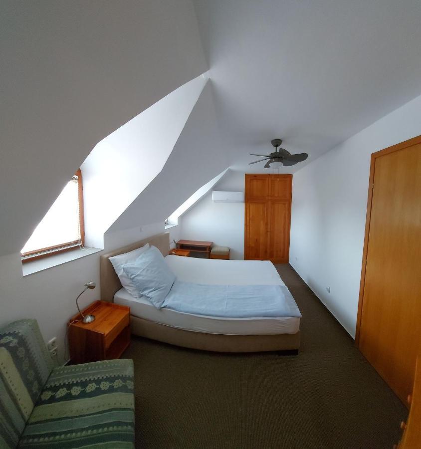 Hotel Emil Panzió Balatongyörök Exterior foto