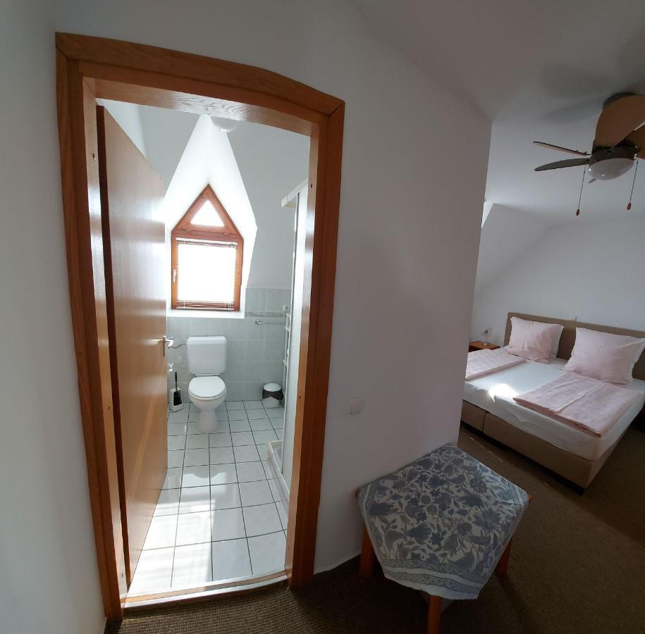 Hotel Emil Panzió Balatongyörök Exterior foto
