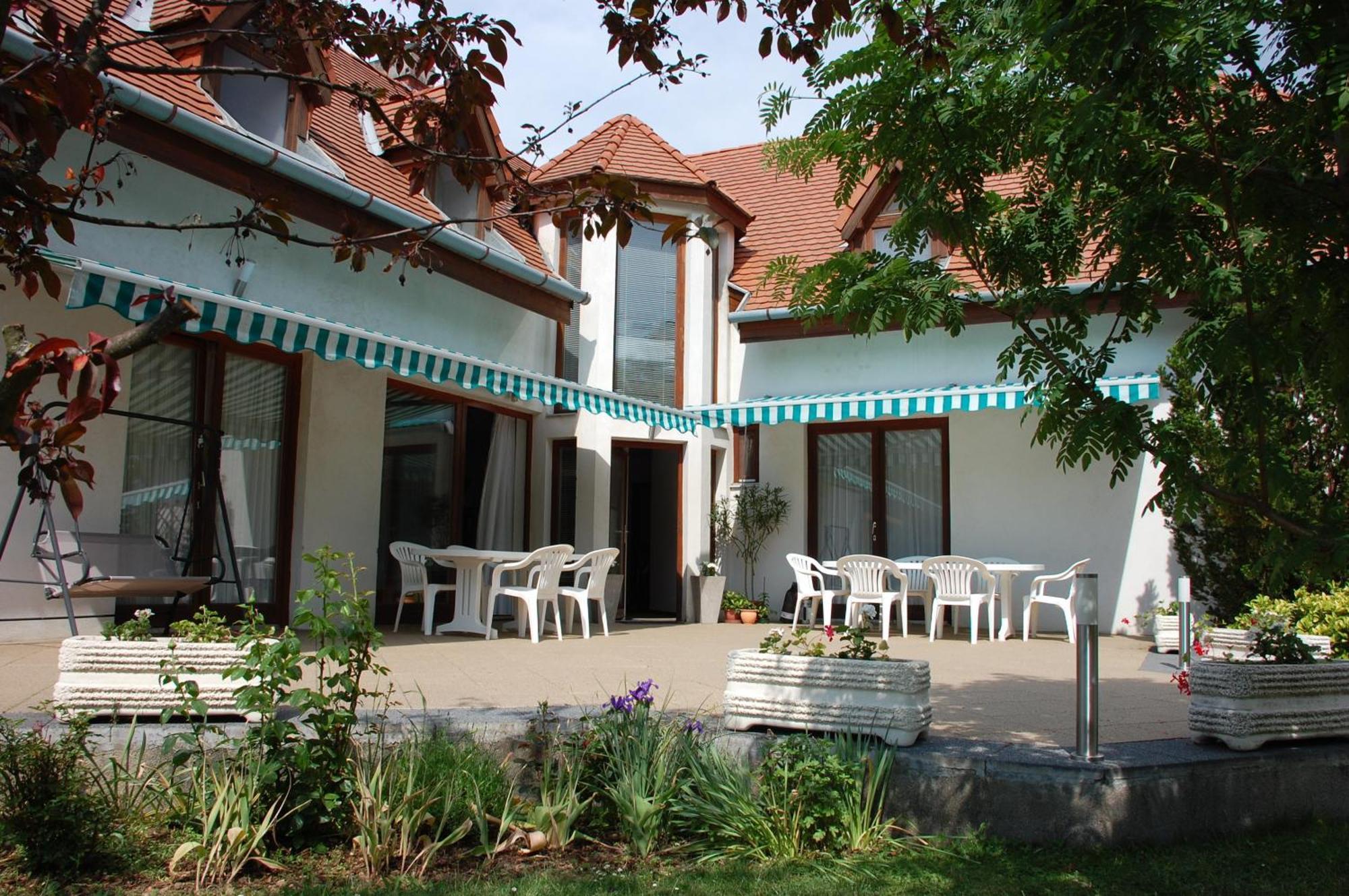 Hotel Emil Panzió Balatongyörök Exterior foto